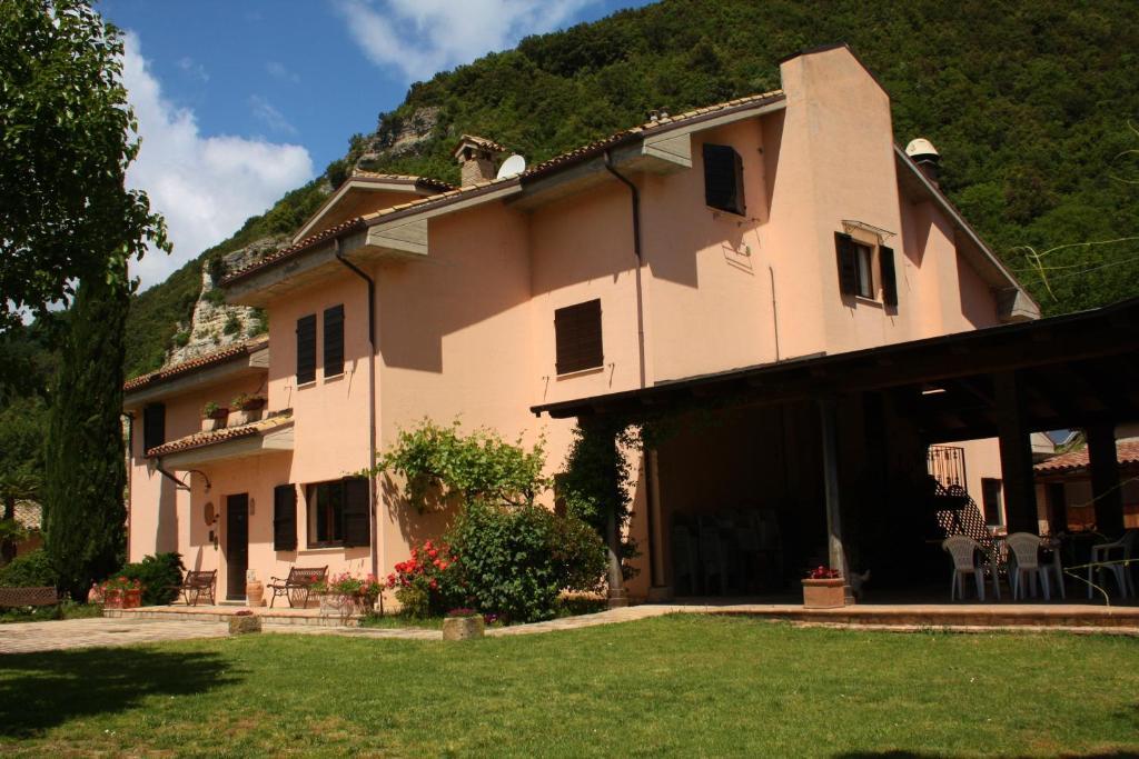 Locanda Salimbeni Guest House San Severino Marche Exterior photo