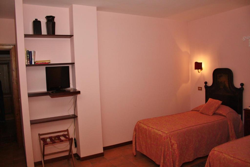 Locanda Salimbeni Guest House San Severino Marche Room photo