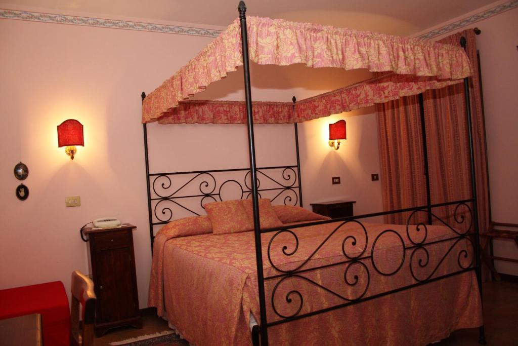 Locanda Salimbeni Guest House San Severino Marche Room photo