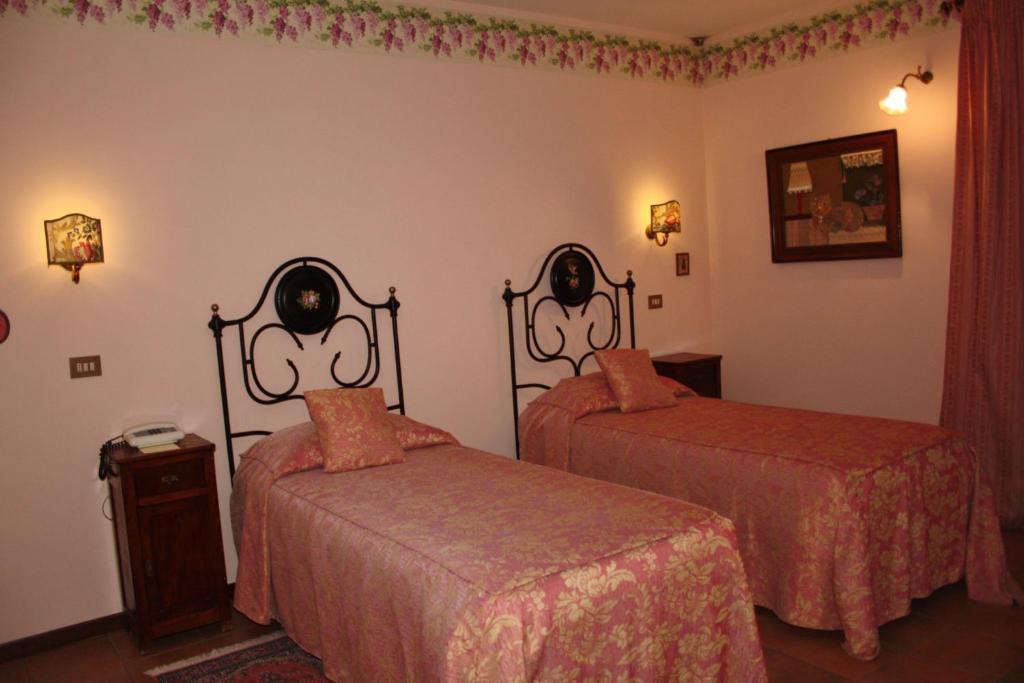 Locanda Salimbeni Guest House San Severino Marche Room photo