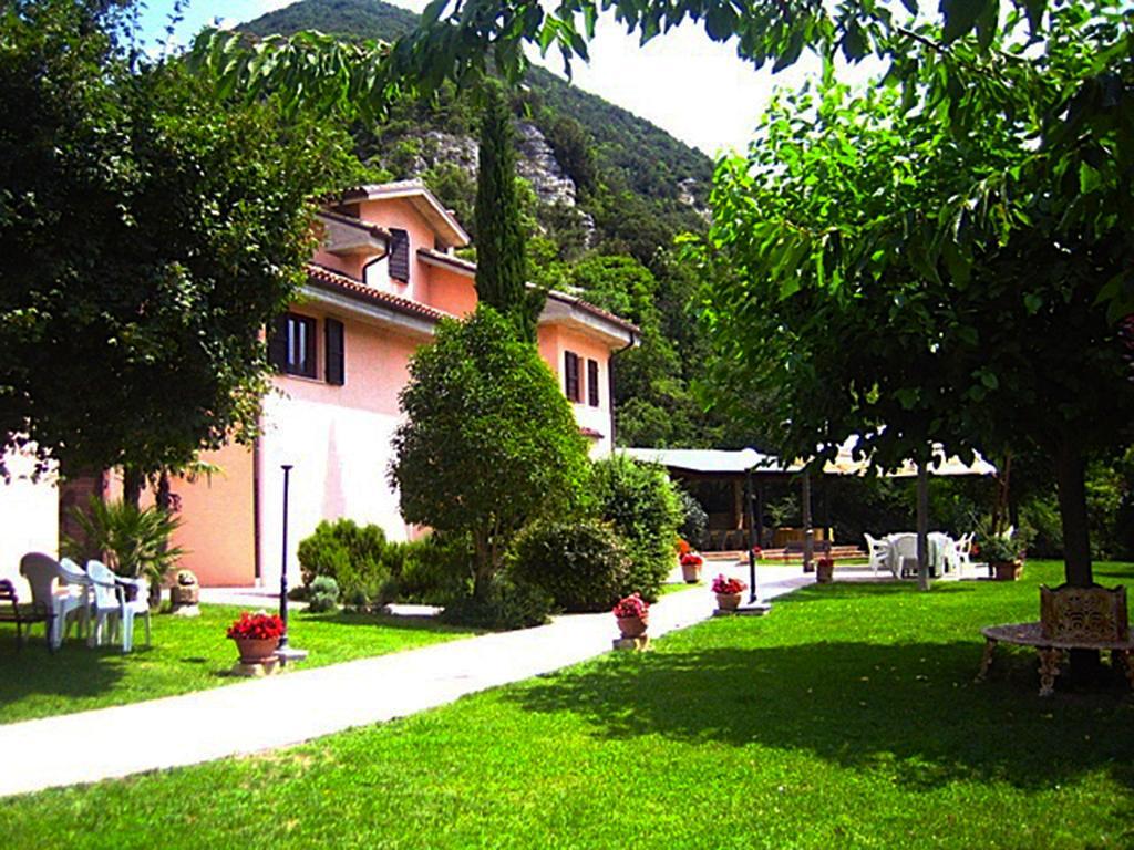 Locanda Salimbeni Guest House San Severino Marche Exterior photo