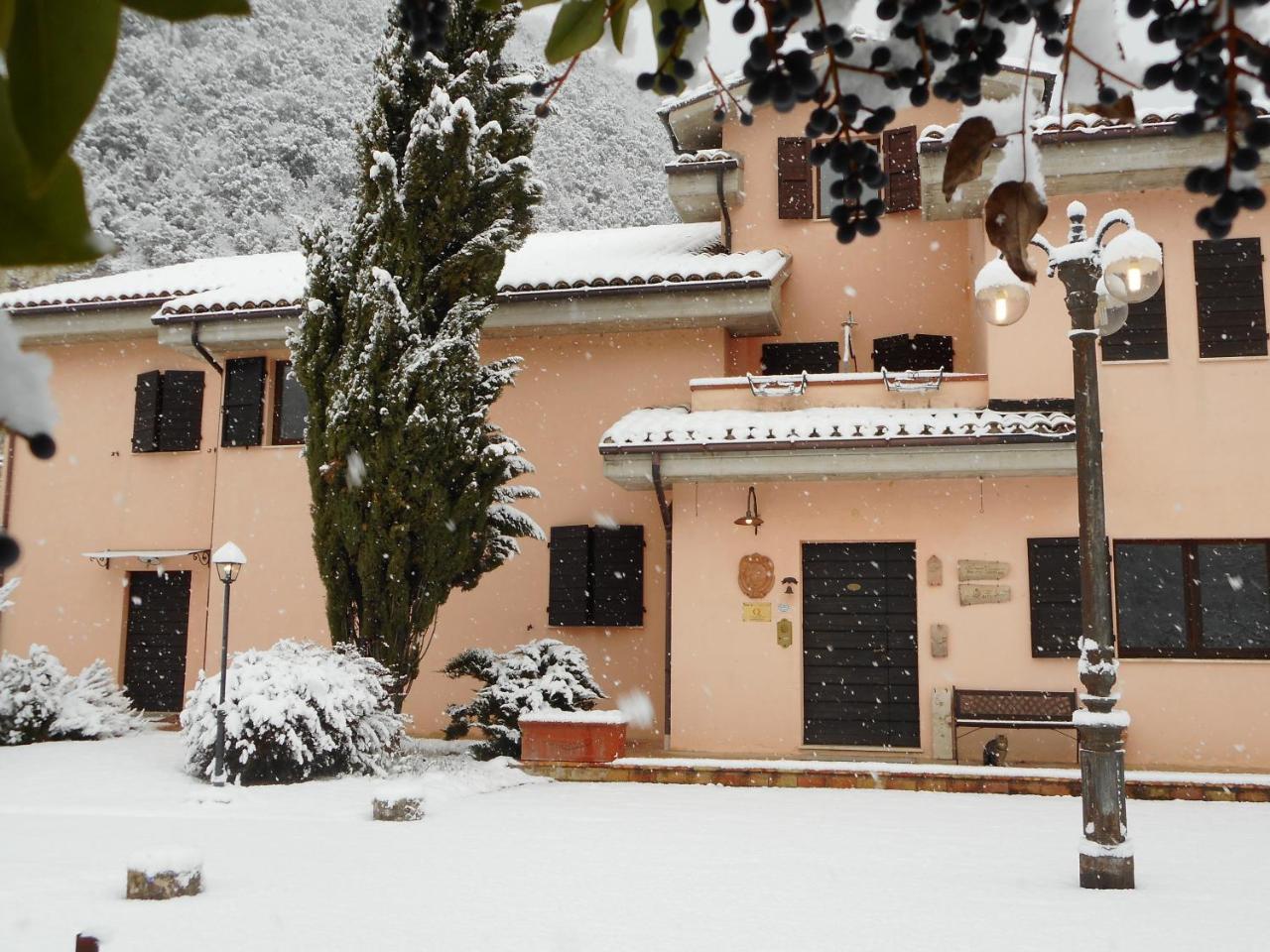 Locanda Salimbeni Guest House San Severino Marche Exterior photo