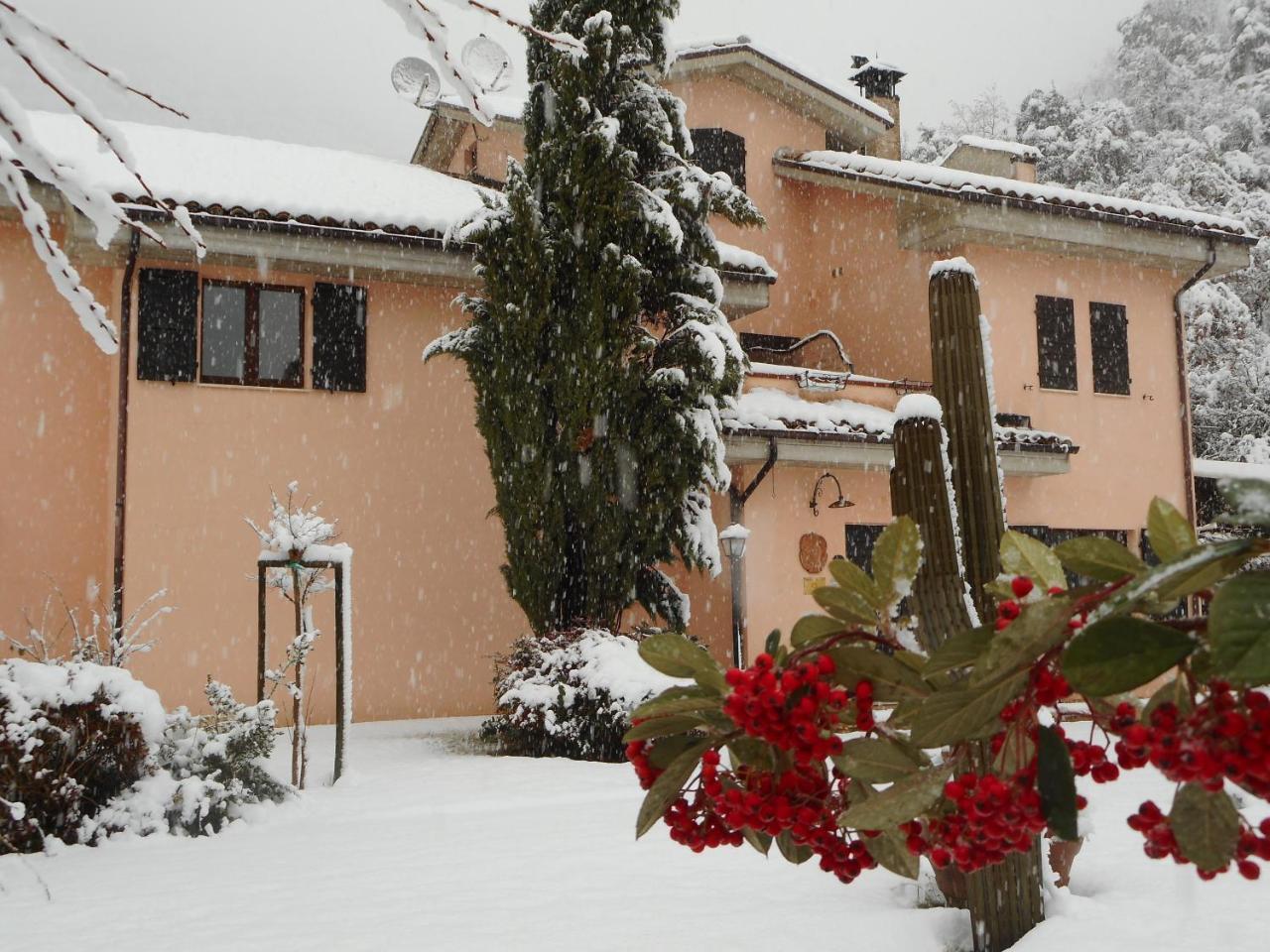 Locanda Salimbeni Guest House San Severino Marche Exterior photo