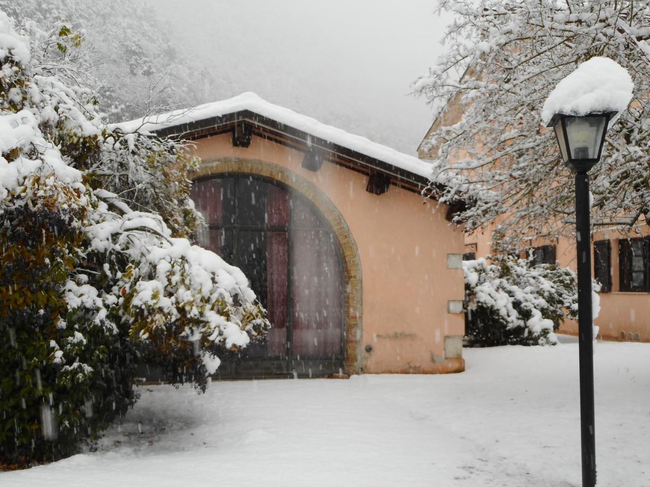 Locanda Salimbeni Guest House San Severino Marche Exterior photo