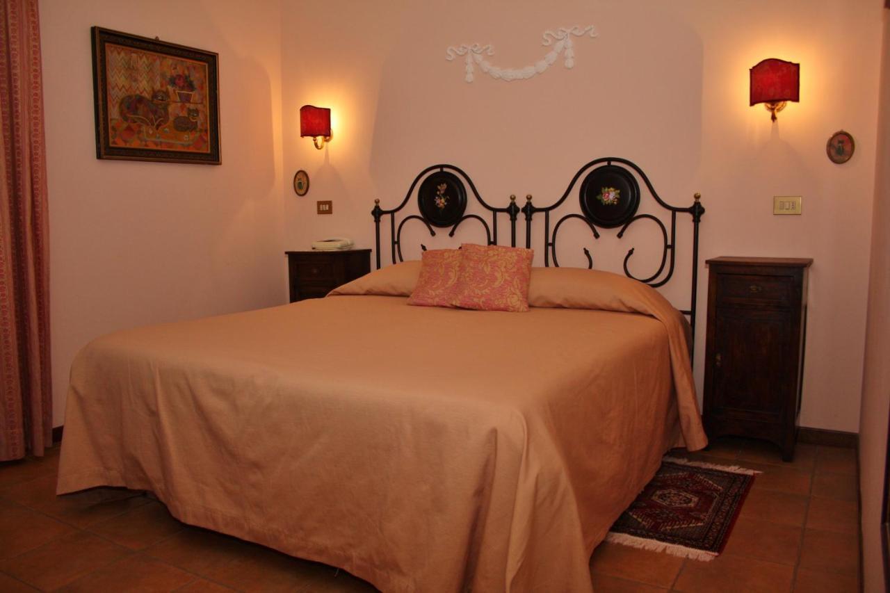 Locanda Salimbeni Guest House San Severino Marche Room photo